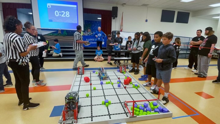 A group of kids playing a gameDescription automatically generated